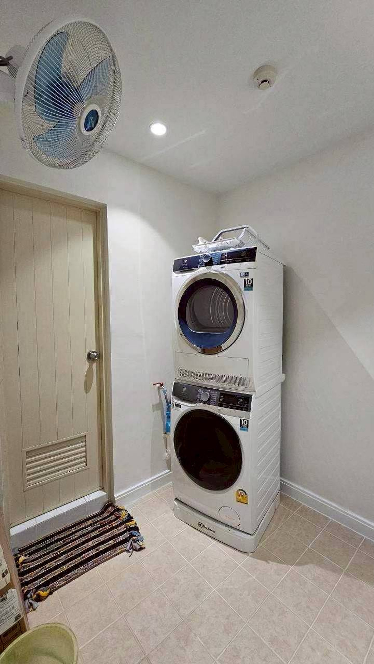 ให้เช่าคอนโดวิทยุ ชิดลม หลังสวน : เช่า 3 ห้องนอน 3 ห้องน้ำ แอทธินี เรสซิเด้นซ์