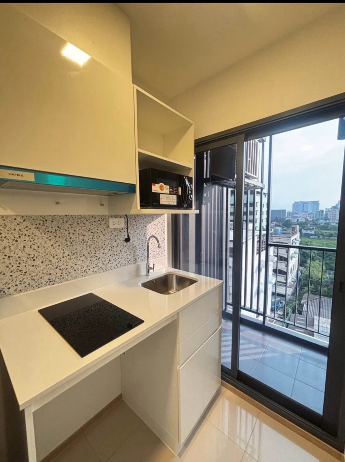 ให้เช่าคอนโดปิ่นเกล้า จรัญสนิทวงศ์ : ให้เช่า Chapter One Spark Charan
ห้องใหม่✨ MRTบางพลัด150ม. ❤️LineOA : @ladysai 