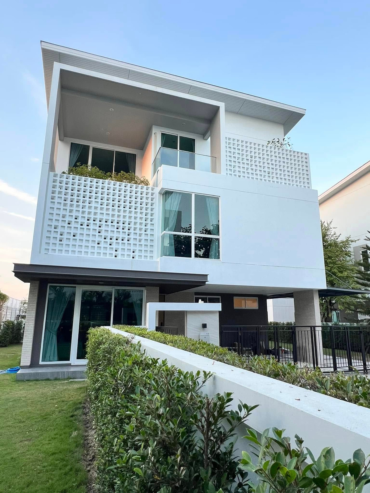 For SaleHousePattanakan, Srinakarin : Nirvana Absolute Krungthep Kreetha / 3 Bedrooms (FOR SALE) BZD162