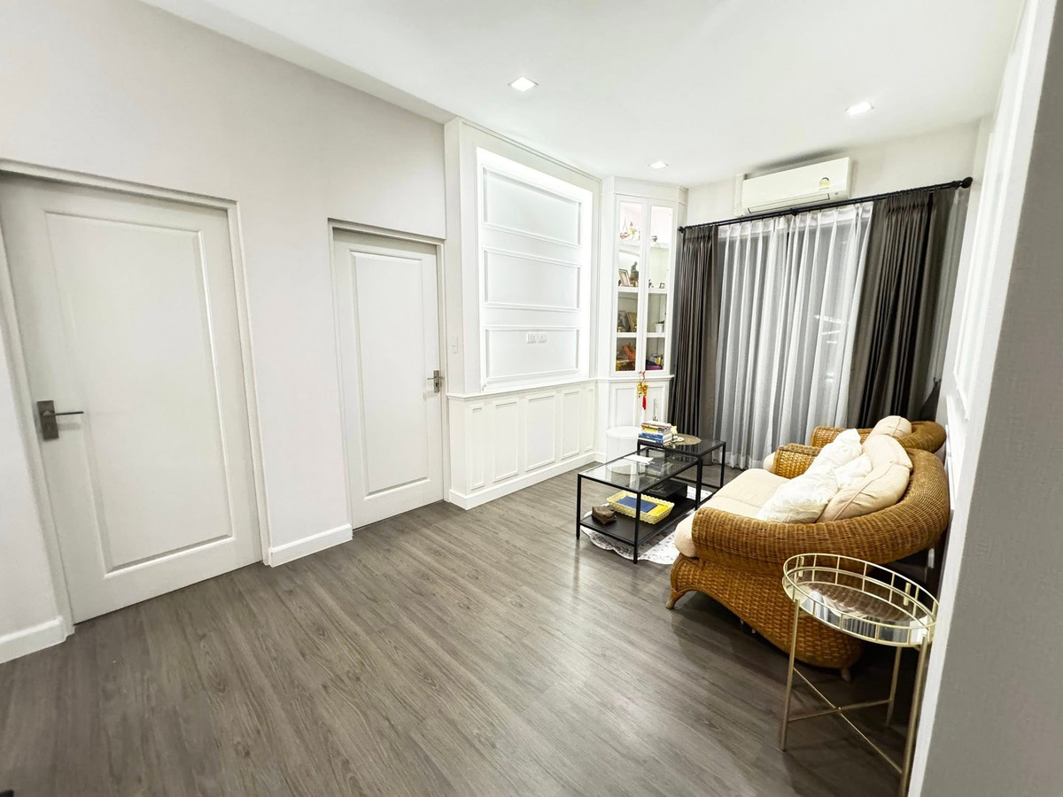 For RentHousePattanakan, Srinakarin : For rent, 53.39 sq m, 4 bedrooms, 4 bathrooms, 2-story detached house, Bangkok Boulevard Rama 9.