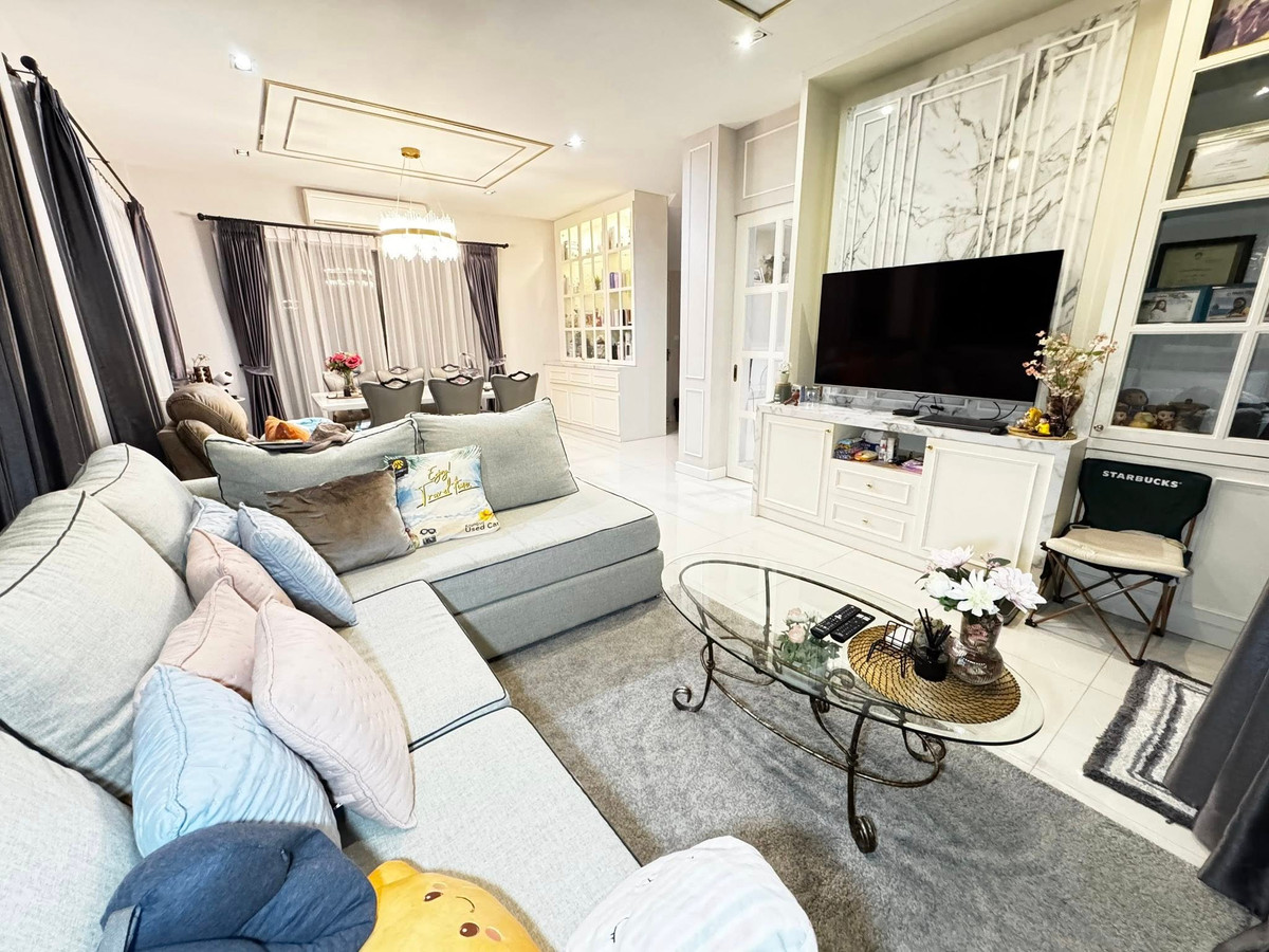 For RentHousePattanakan, Srinakarin : For rent, 53.39 sq m, 4 bedrooms, 4 bathrooms, 2-story detached house, Bangkok Boulevard Rama 9.