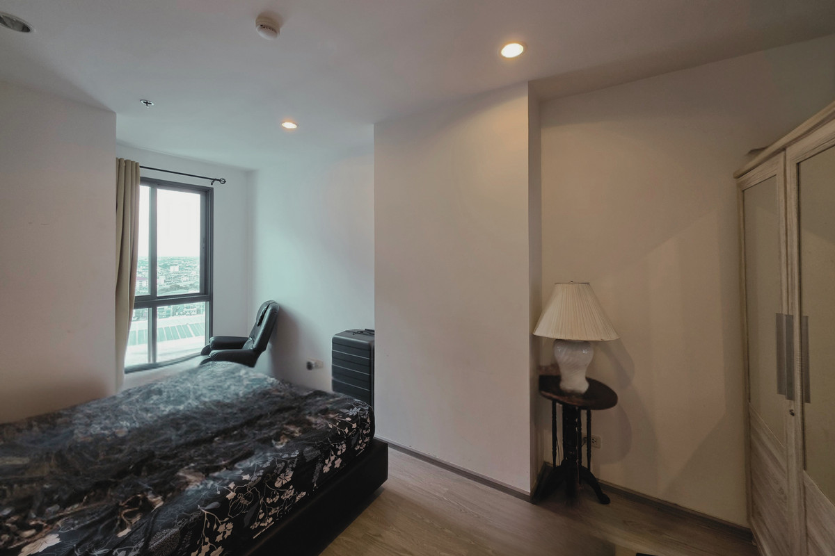 For SaleCondoPinklao, Charansanitwong : Condo for sale, corner room with tenant Next to Bang Khun Non BTS, near Siriraj.