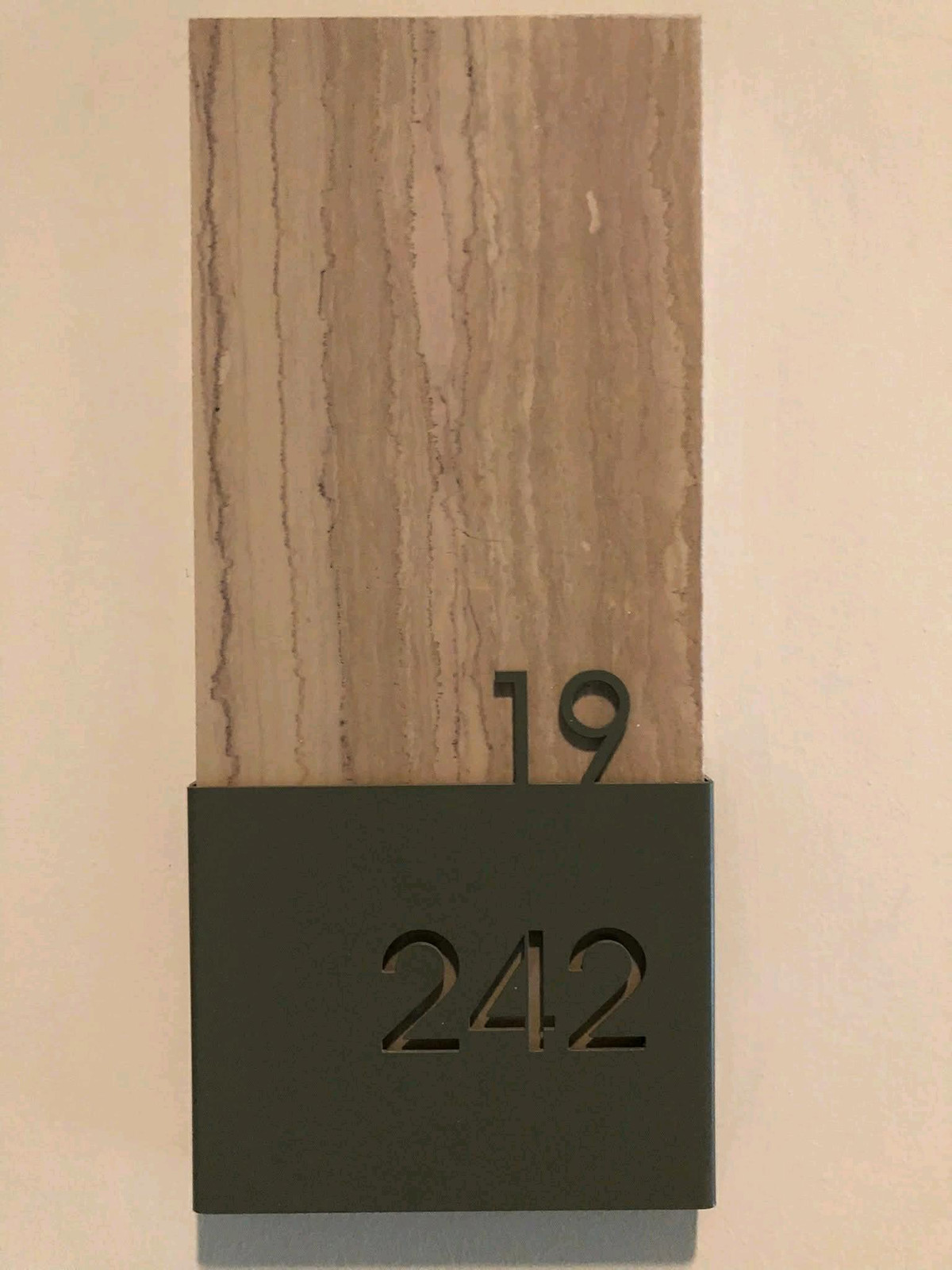 ให้เช่าคอนโดแจ้งวัฒนะ เมืองทอง : 🍃🚇 ใกล้รถไฟฟ้า สถานีเมืองทองธานี เพียงประมาณ 750 เมตร เดินทางสะดวก ห้องวิวสระ บรรยากาศดี พร้อมเข้าอยู่เร็ว ๆ นี้