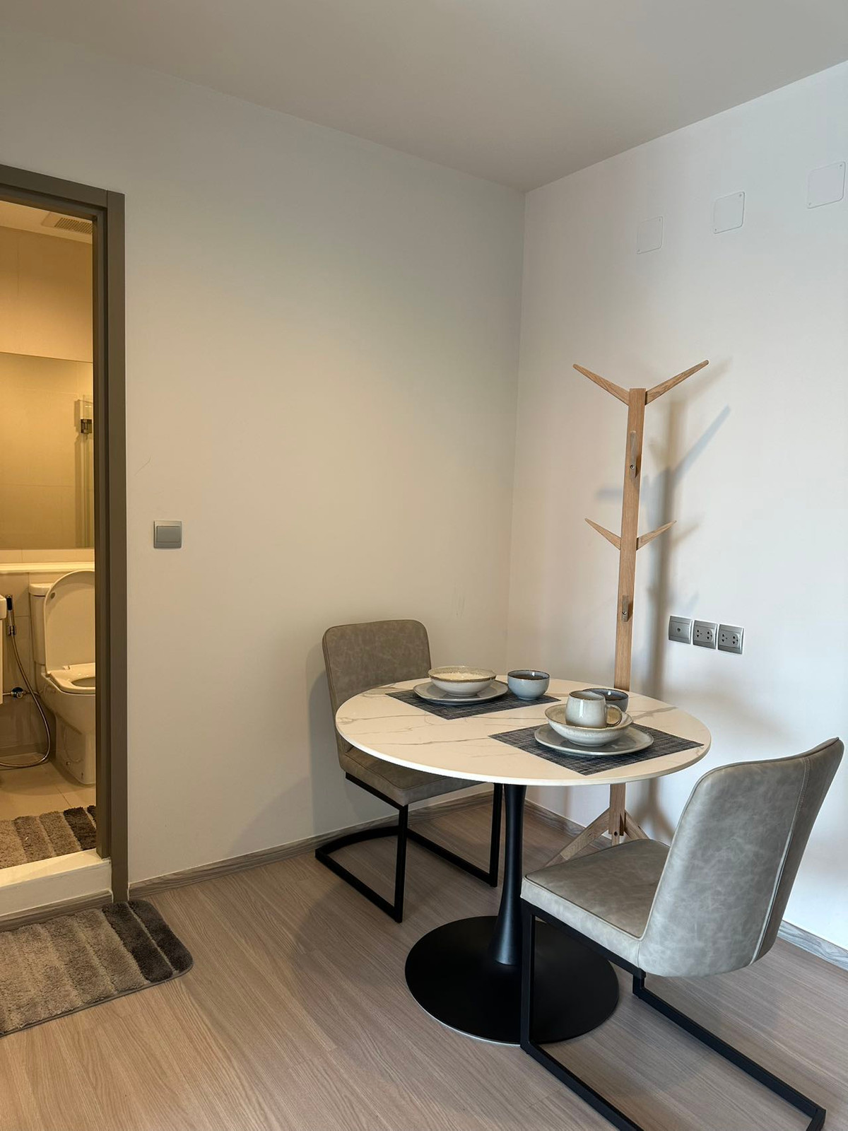 For RentCondoRama9, Petchburi, RCA : Condo for rent: Life Asoke Hype, new condo, fully furnished, ready to move in, close to Rama 9 MRT only 300 meters!!