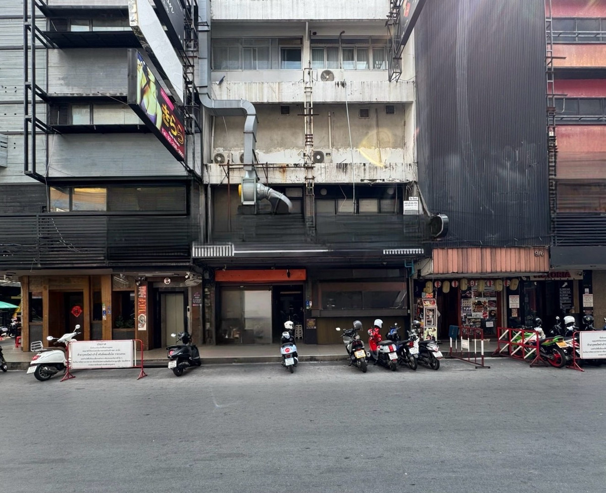 ให้เช่าอาคารพาณิชย์สีลม ศาลาแดง บางรัก : ให้เช่า อาคารพาณิชย์ หน้ากว้าง 2 คูหา @ สีลม ธนิยะ ใกล้ รถไฟฟ้า BTS ศาลาแดง MRT สีลม และ พัฒน์พงษ์ แหล่งสถานบันเทิง