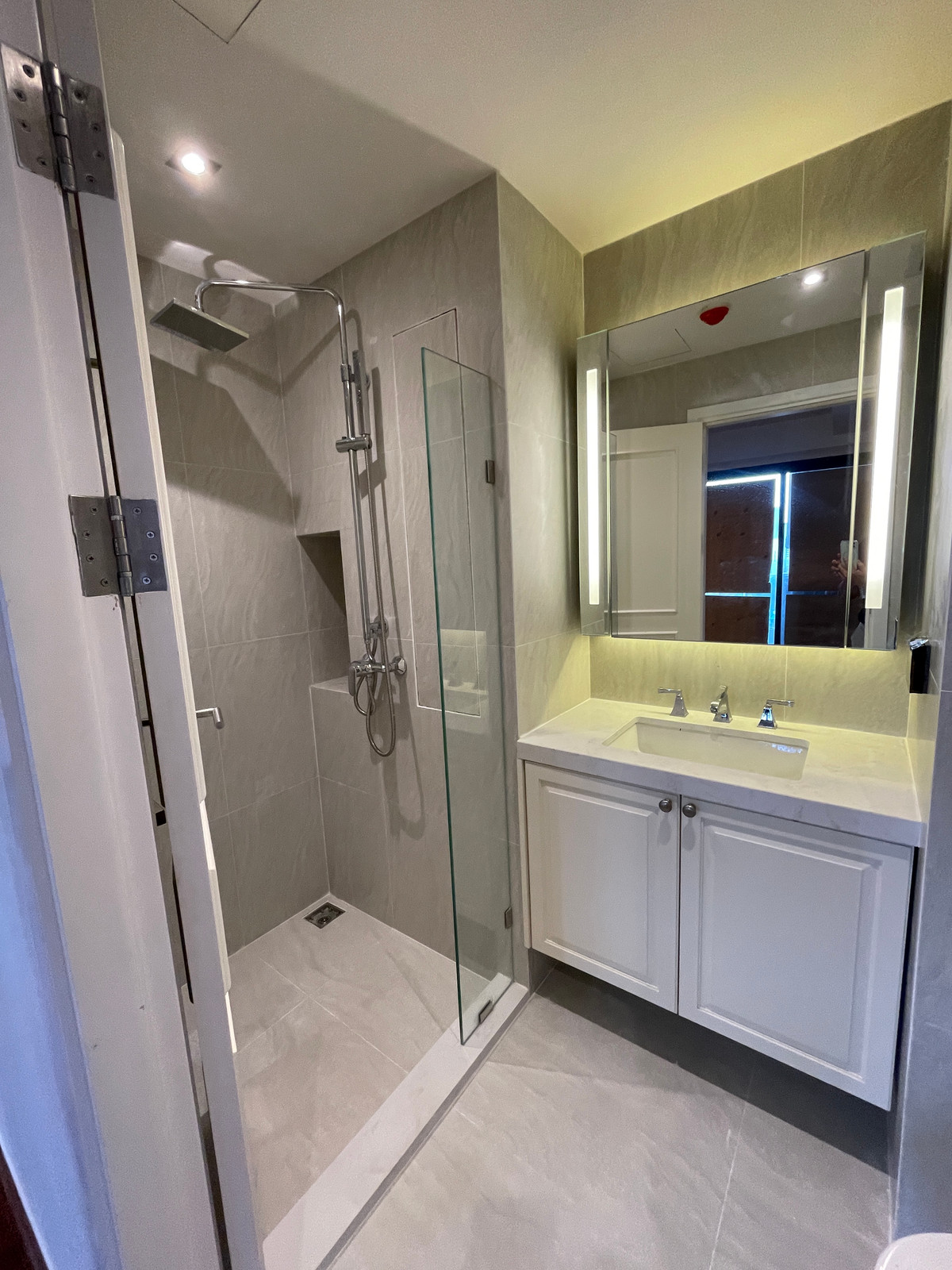 For SaleCondoSathorn, Narathiwat : [LAST UNIT - Beautiful view on the 15th floor] 2 Bed, wide width, Rare Item! Altitude Symphony Charoenkrung | near Shrewsbury, only 400 m. Unit 2 bedrooms, 2 bathrooms with the most perfect layout (Type C2) on the 15th floor, receiving a northeastern city