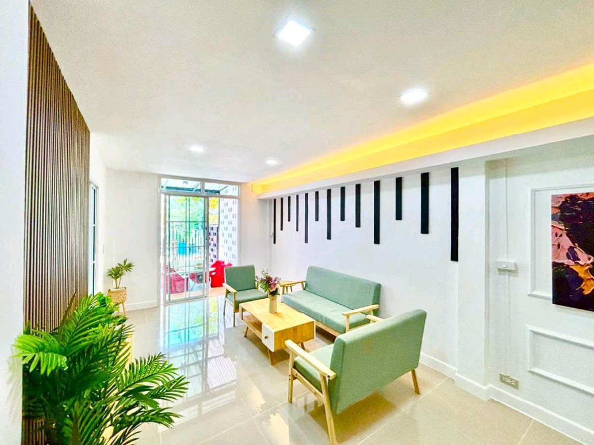 For SaleTownhomePathum Thani,Rangsit, Thammasat : 2-story townhouse, Piyawararom Village, Khlong 4, Prince Sai. Sawai Pracharat, Pathum Thani, Bueng Yitho hundred year old market
