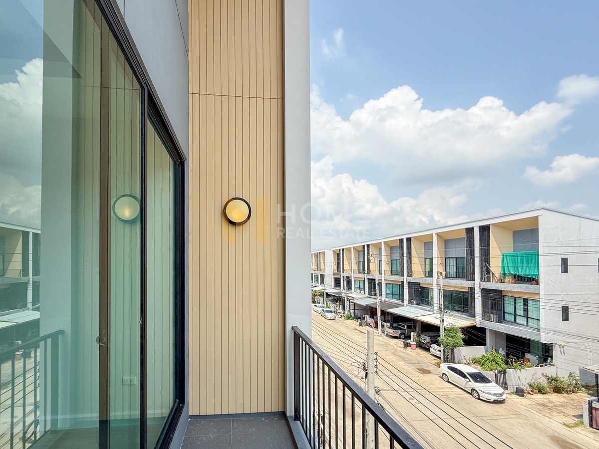 ขายทาวน์โฮมมีนบุรี-ร่มเกล้า : 3 ชั้น ใกล้ทางด่วน เข้าเมืองง่าย 🔥 นลิน แกรนด์ อเวนิว วงแหวน - พระราม 9 / 3 ห้องนอน (ขาย), Nalin Grand Avenue Wongwean - Rama 9 / 3 Bedrooms (FOR SALE) AA607