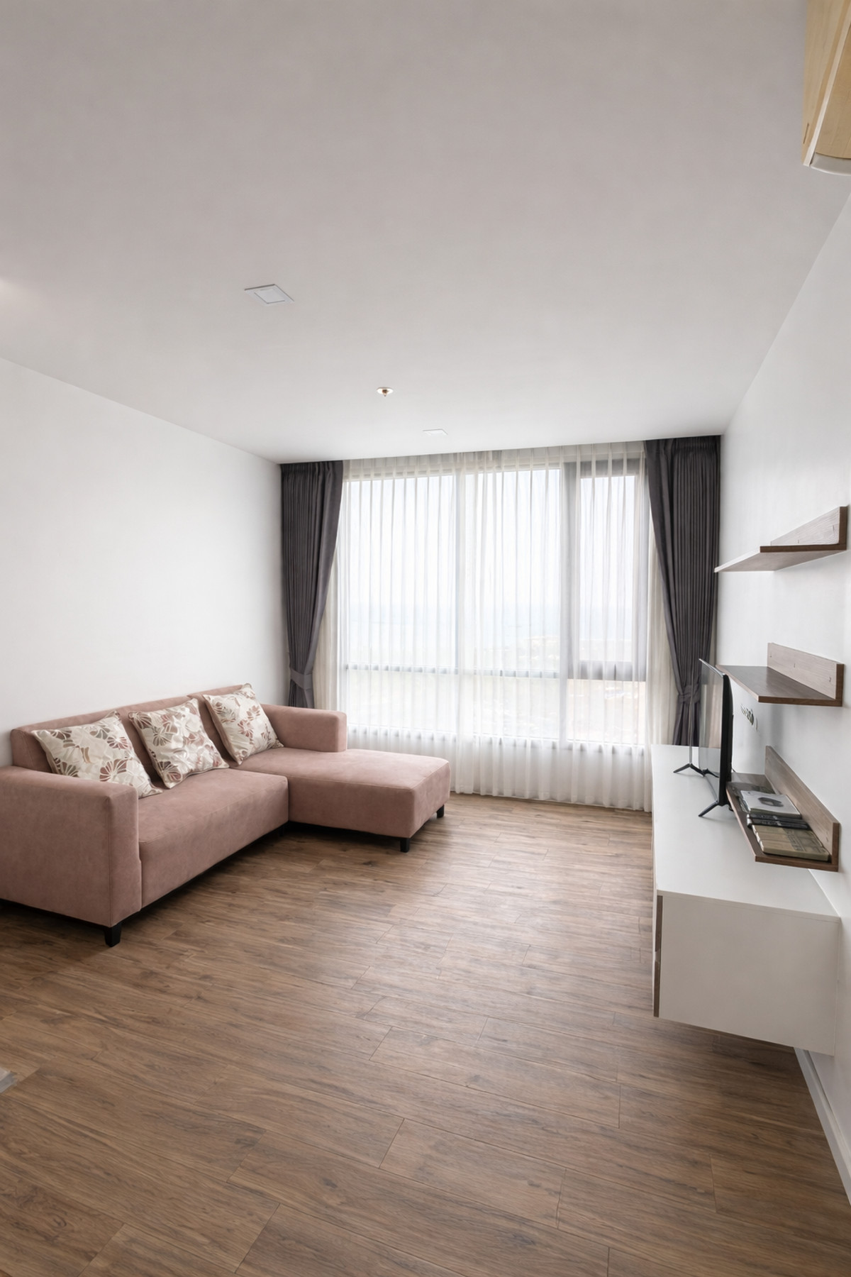 CondoSriracha Laem Chabang Ban Bueng : Condo for sale/rent, sea view + city and mountain view, high floor, KnightsBridge The Ocean Sriracha