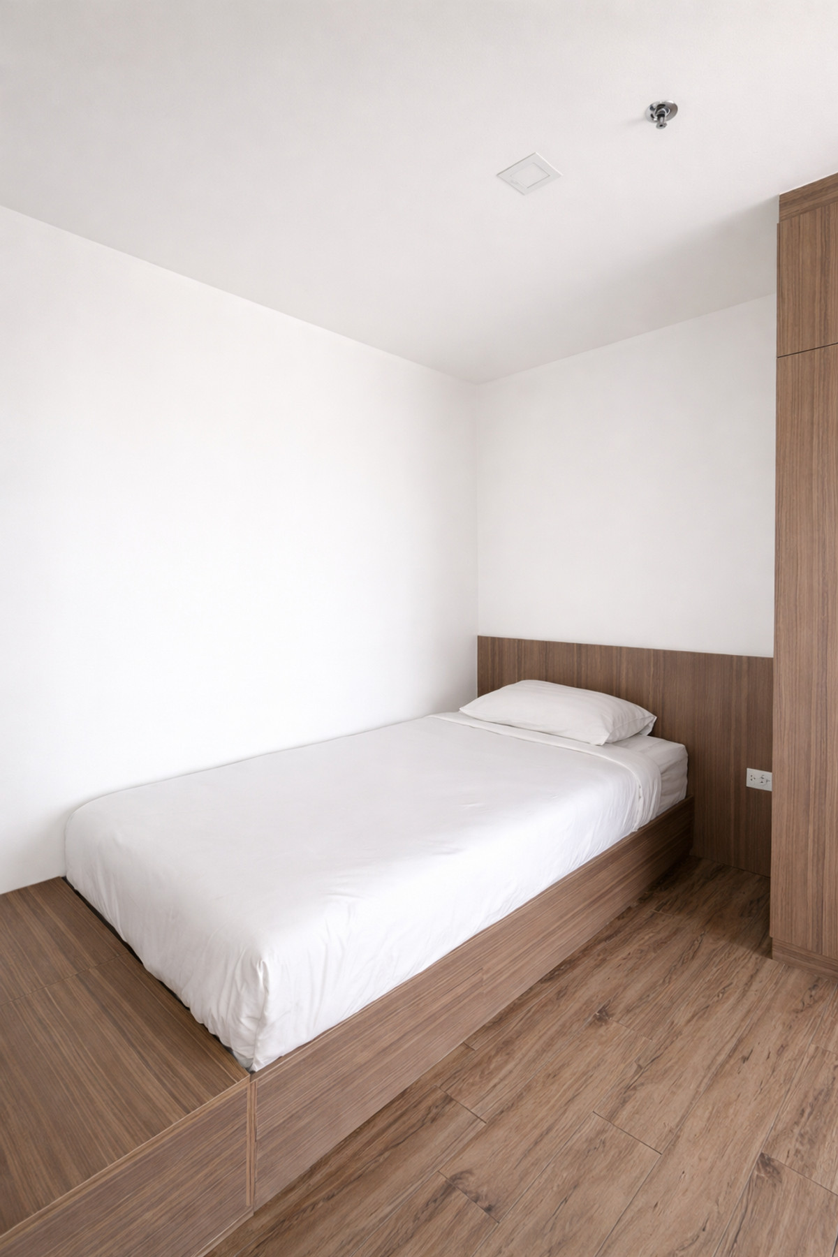 CondoSriracha Laem Chabang Ban Bueng : Condo for sale/rent, sea view + city and mountain view, high floor, KnightsBridge The Ocean Sriracha