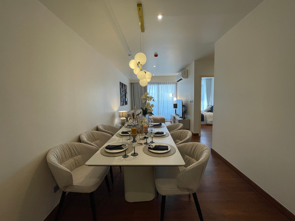 ขายคอนโดสาทร นราธิวาส : [READY TO MOVE IN] ห้องหลุดดาวน์! 2 นอน แต่งครบ+เครื่องใช้ไฟฟ้า Altitude Symphony เจริญกรุง | เพียง 400 ม. ถึง Shrewsbury ถือกระเป๋าเข้าอยู่ได้เลย! ยูนิต 2 Bed ชั้น 11 ทิศเหนือ ห้องสุดท้าย ราคาดีที่สุด ขายแบบ Fully Furnished ตกแต่งหรูครบชุด 