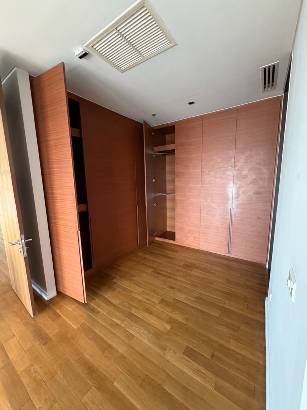 ให้เช่าคอนโดสุขุมวิท อโศก ทองหล่อ : 【RENT-PET FRIENDLY 🐱🐶】 The Lakes Asoke (sukhumvit 16)เดอะเลคส์ 🌟