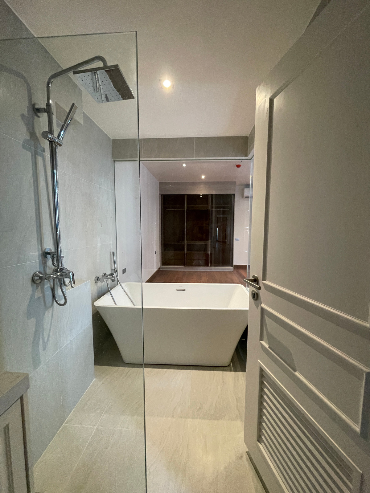 For SaleCondoSathorn, Narathiwat : [LAST UNIT - Beautiful view on the 15th floor] 2 Bed, wide width, Rare Item! Altitude Symphony Charoenkrung | near Shrewsbury, only 400 m. Unit 2 bedrooms, 2 bathrooms with the most perfect layout (Type C2) on the 15th floor, receiving a northeastern city