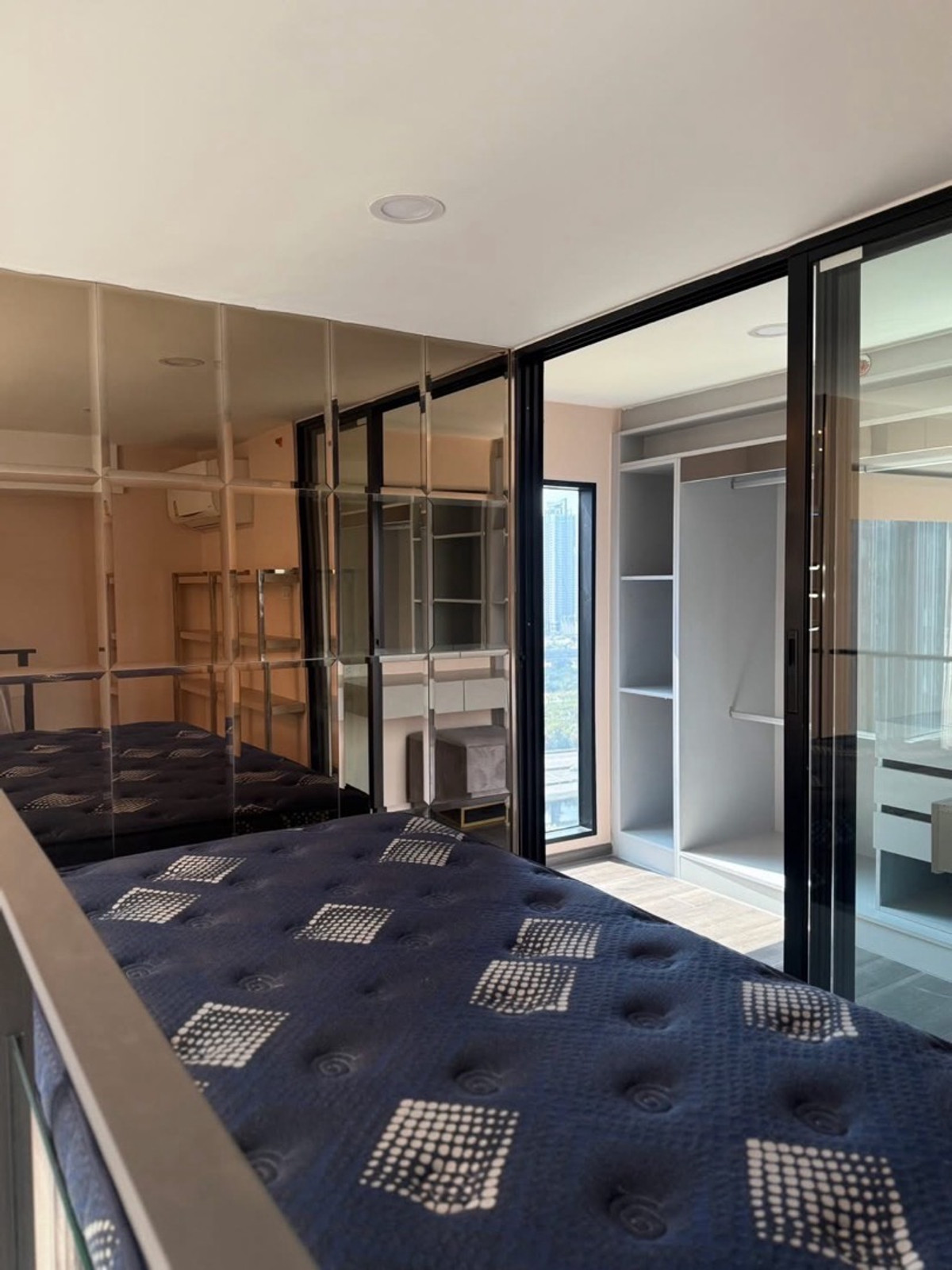 ให้เช่าคอนโดพระราม 9 เพชรบุรีตัดใหม่ RCA : Knightsbridge Space Rama9 
2 bedrooms