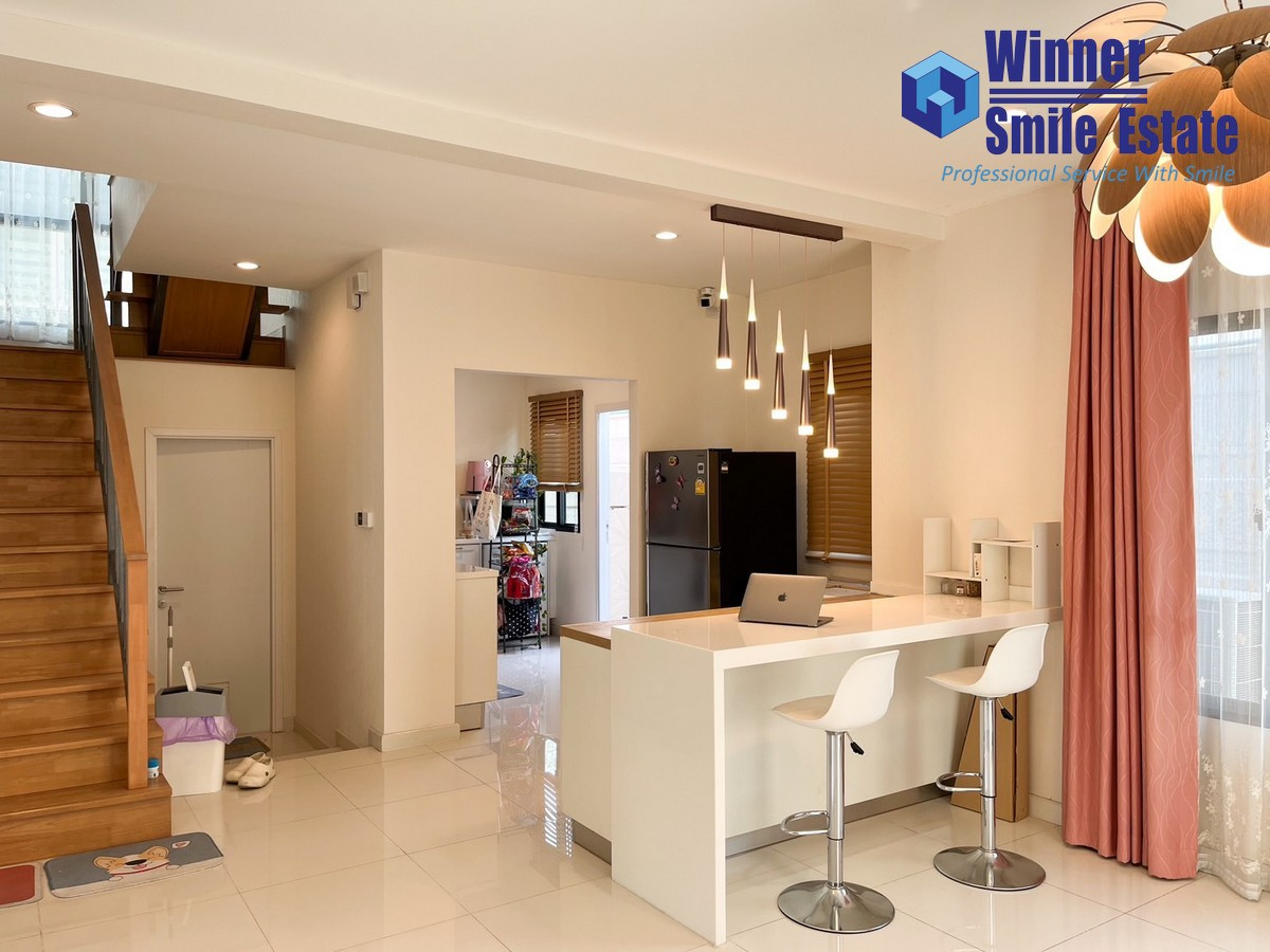 For RentHouseSamut Prakan,Samrong : Beautifully decorated detached house for rent in Passorn Bangna Wongwaen, located on Sukhumvit 2 Road, near Suvarnabhumi Airport.