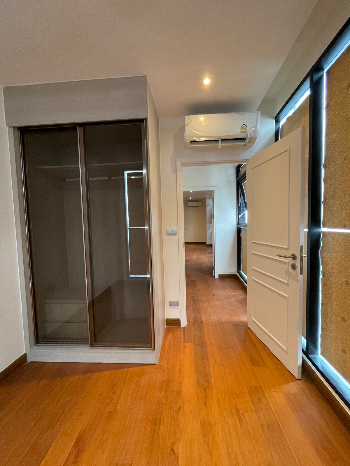 For SaleCondoSathorn, Narathiwat : [LAST UNIT - Beautiful view on the 15th floor] 2 Bed, wide width, Rare Item! Altitude Symphony Charoenkrung | near Shrewsbury, only 400 m. Unit 2 bedrooms, 2 bathrooms with the most perfect layout (Type C2) on the 15th floor, receiving a northeastern city