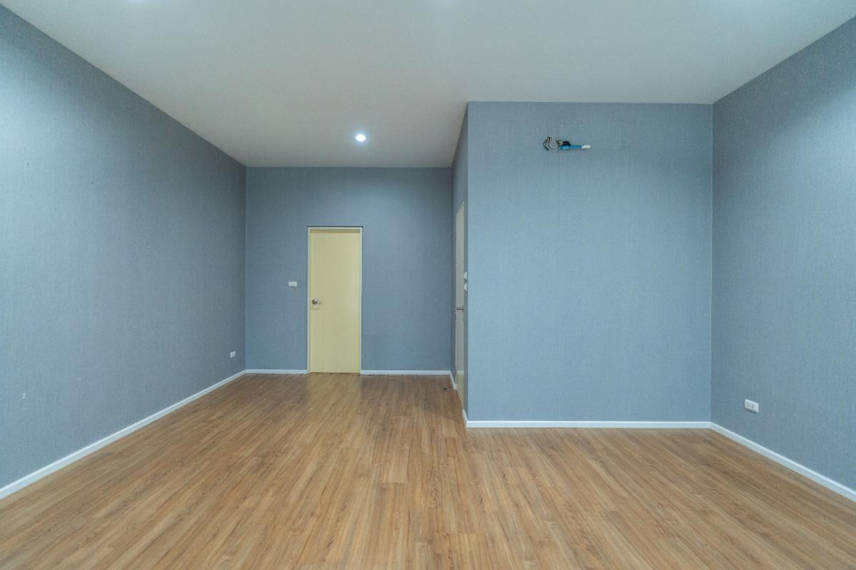 For RentTownhomePattanakan, Srinakarin : Single house for rent Baan Klang Muang The Edition Rama 9 - Krungthep Kreetha, near Big C, Kheha Romklao, only 7 minutes.