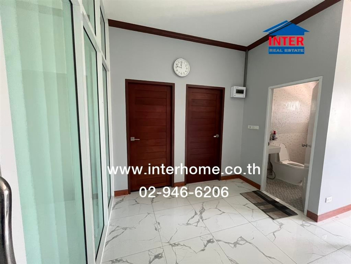 For SaleHousePathum Thani,Rangsit, Thammasat : Single house + land, 2 floors, 200 sq m. Single house + land. Soi Sawai Pracharat 14 Phra Ong Chao Sai Khlong 4 Road, Lam Luk Ka, Pathum Thani