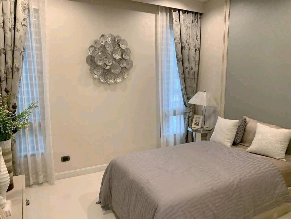 For RentHouseLadkrabang, Suwannaphum Airport : ✨🌊 Luxury detached house With private swimming pool, corner house, wide area, quiet and private atmosphere.