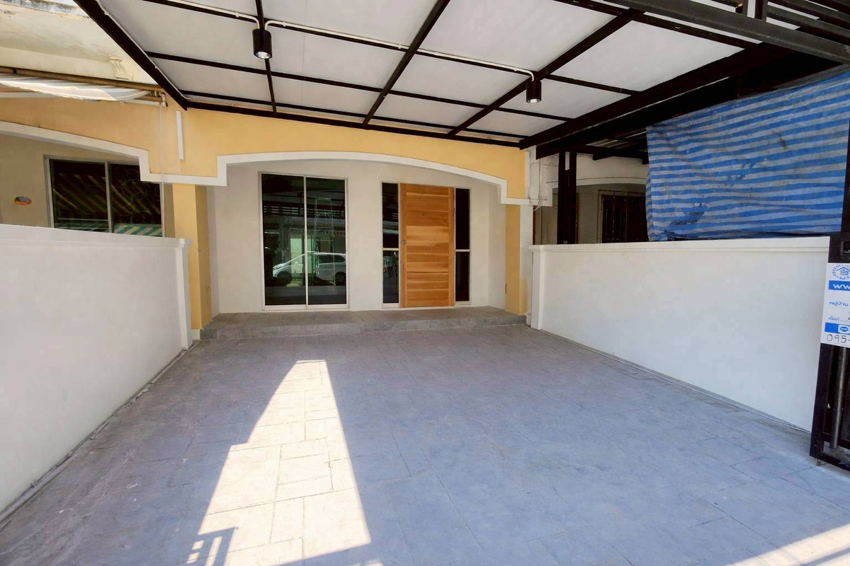 ขายทาวน์โฮมพัฒนาการ ศรีนครินทร์ : บ้านกลางเมือง เดอะ รอยัล โมนาโค ทาวน์โฮม 3 ชั้น ทำเล พัฒนาการ - ศรีนครินทร์  รีโนเวทใหม่ 