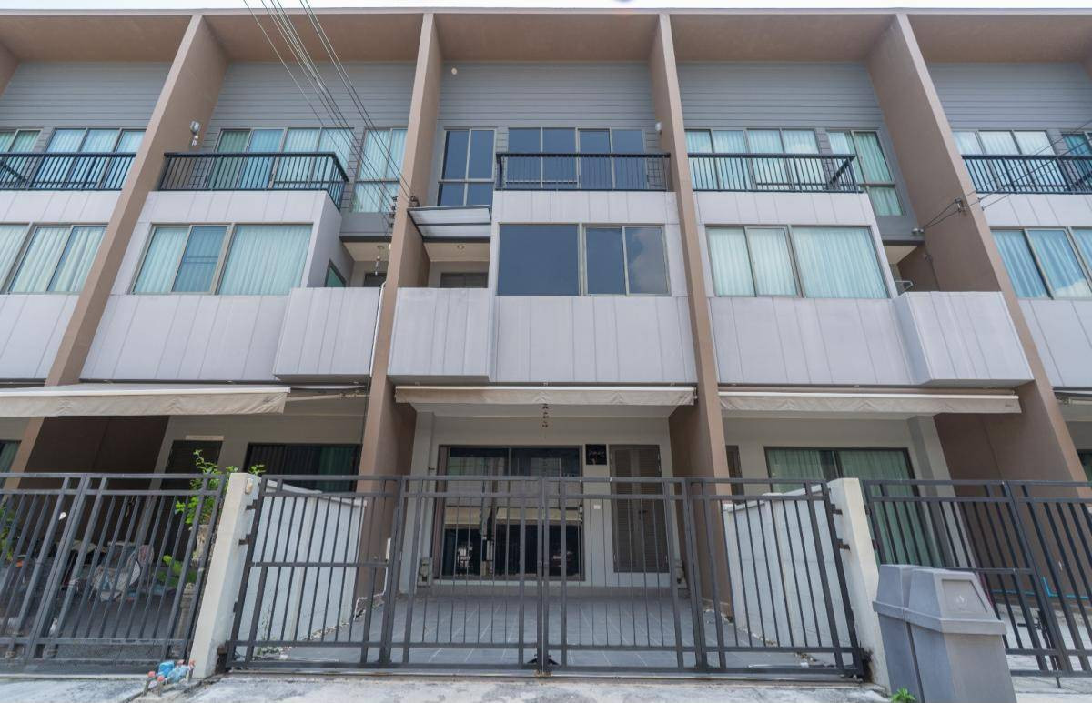 ให้เช่าทาวน์โฮมพัฒนาการ ศรีนครินทร์ : ให้เช่าบ้านเดี่ยว บ้านกลางเมือง ดิอิดิชั่น พระราม9 - กรุงเทพกรีฑา ใกล้ บิ๊กซี เคหะร่มเกล้า เพียง 7 นาที