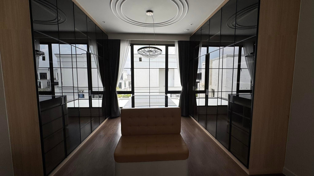 For RentHousePattanakan, Srinakarin : Malton Gates Krungthep Kreetha / 5 Bedrooms (FOR RENT) BZD165