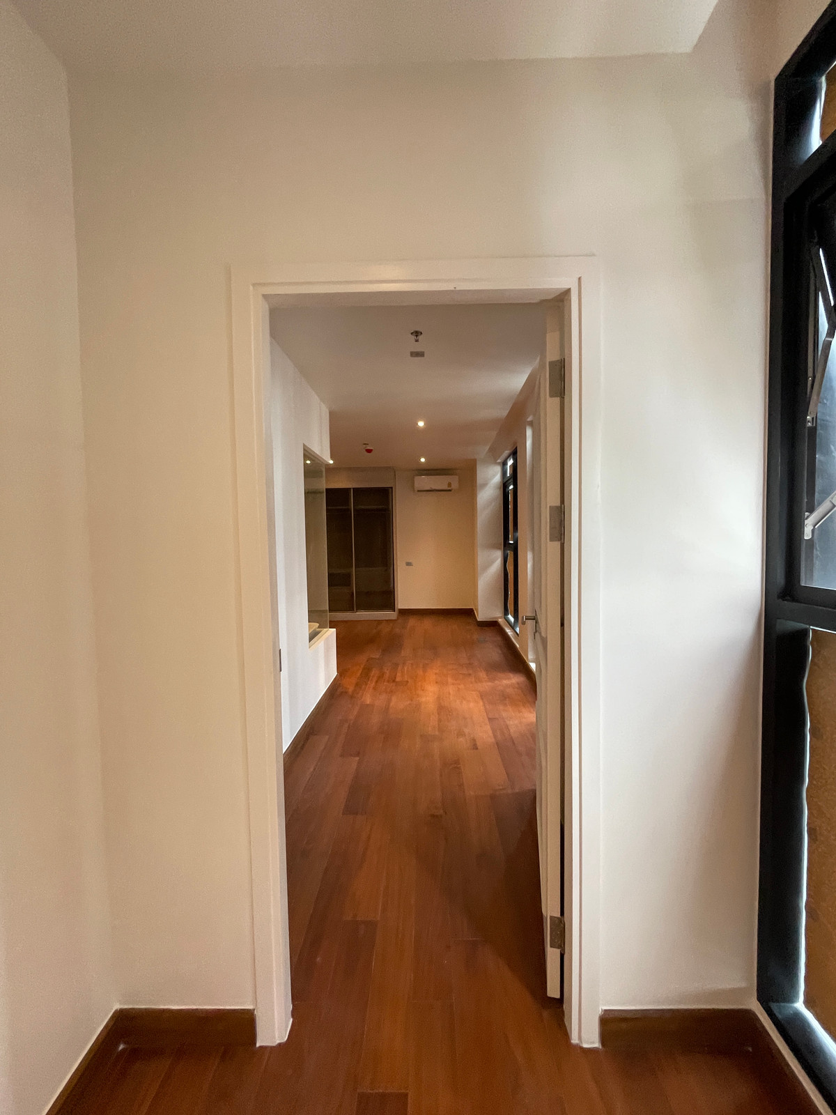 For SaleCondoSathorn, Narathiwat : [LAST UNIT - Beautiful view on the 15th floor] 2 Bed, wide width, Rare Item! Altitude Symphony Charoenkrung | near Shrewsbury, only 400 m. Unit 2 bedrooms, 2 bathrooms with the most perfect layout (Type C2) on the 15th floor, receiving a northeastern city