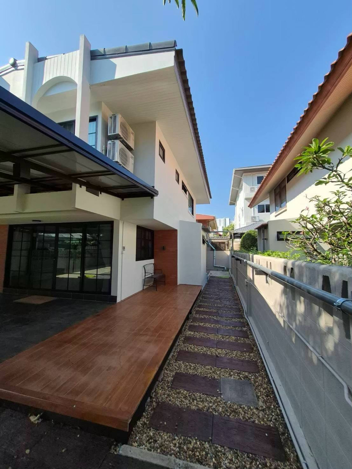 For RentHouseBangna, Bearing, Lasalle : For rent, renovated house, 96 sq m, 3 bedrooms, 4 bathrooms, 2-story detached house, Muang Kaeo 4, Soi Ratchawinit Bang Kaeo, Mega Bangna.