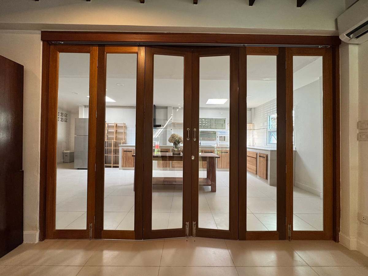 For RentHouseBangna, Bearing, Lasalle : For rent, renovated house, 96 sq m, 3 bedrooms, 4 bathrooms, 2-story detached house, Muang Kaeo 4, Soi Ratchawinit Bang Kaeo, Mega Bangna.