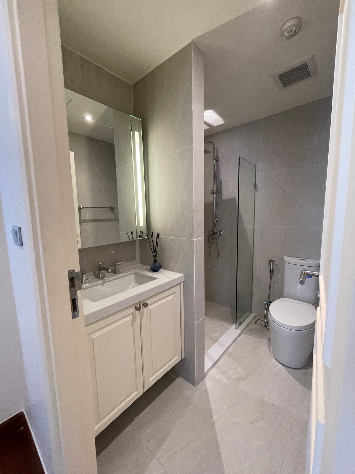 For SaleCondoSathorn, Narathiwat : [READY TO MOVE IN] Room dropped down! 2 bedrooms, fully furnished + electrical appliances, Altitude Symphony Charoenkrung | Only 400 m. to Shrewsbury, just carry your bags and move in! 2 Bed Unit, 11th floor, north direction, last room, best price, sold f