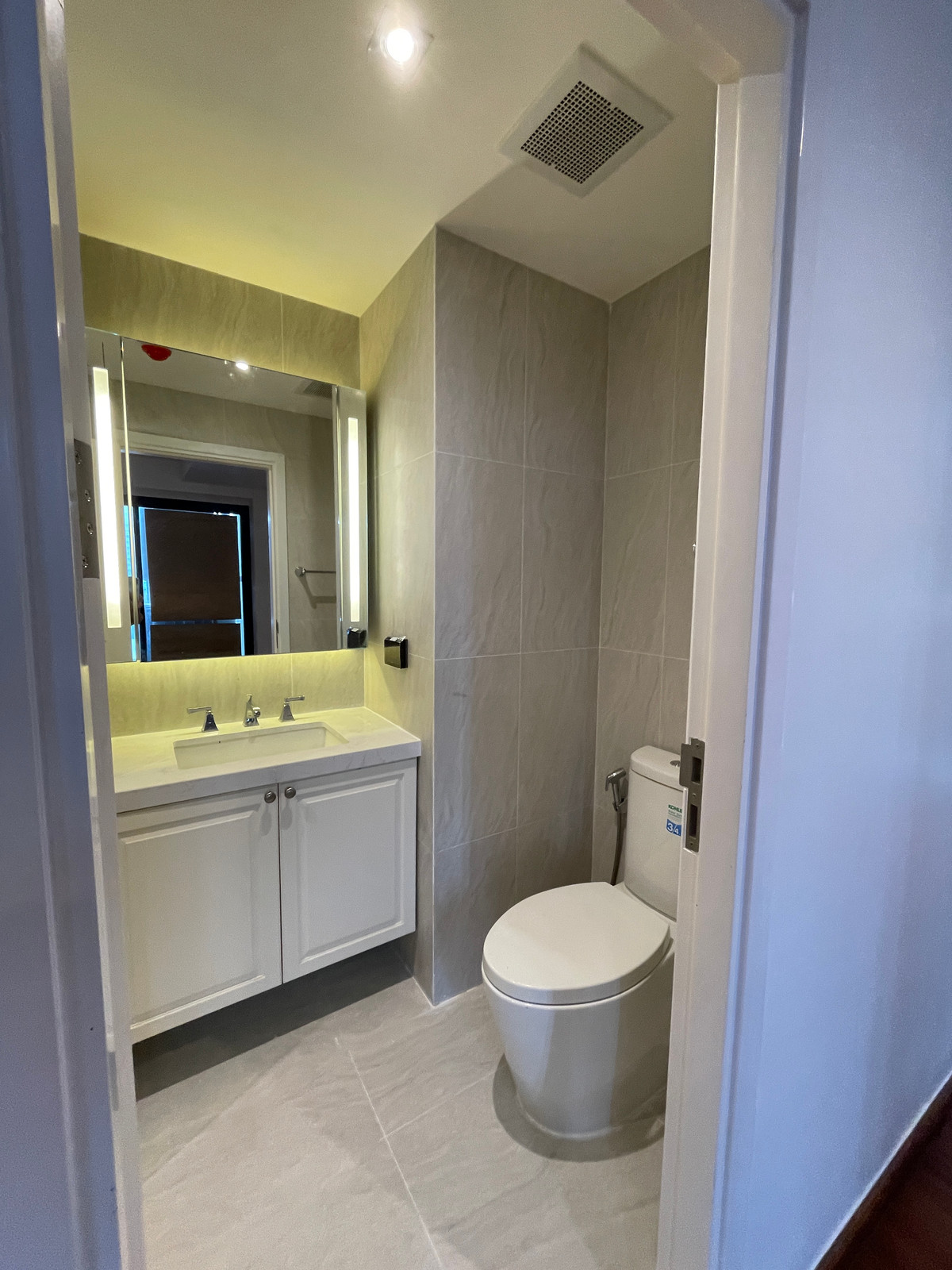 For SaleCondoSathorn, Narathiwat : [LAST UNIT - Beautiful view on the 15th floor] 2 Bed, wide width, Rare Item! Altitude Symphony Charoenkrung | near Shrewsbury, only 400 m. Unit 2 bedrooms, 2 bathrooms with the most perfect layout (Type C2) on the 15th floor, receiving a northeastern city