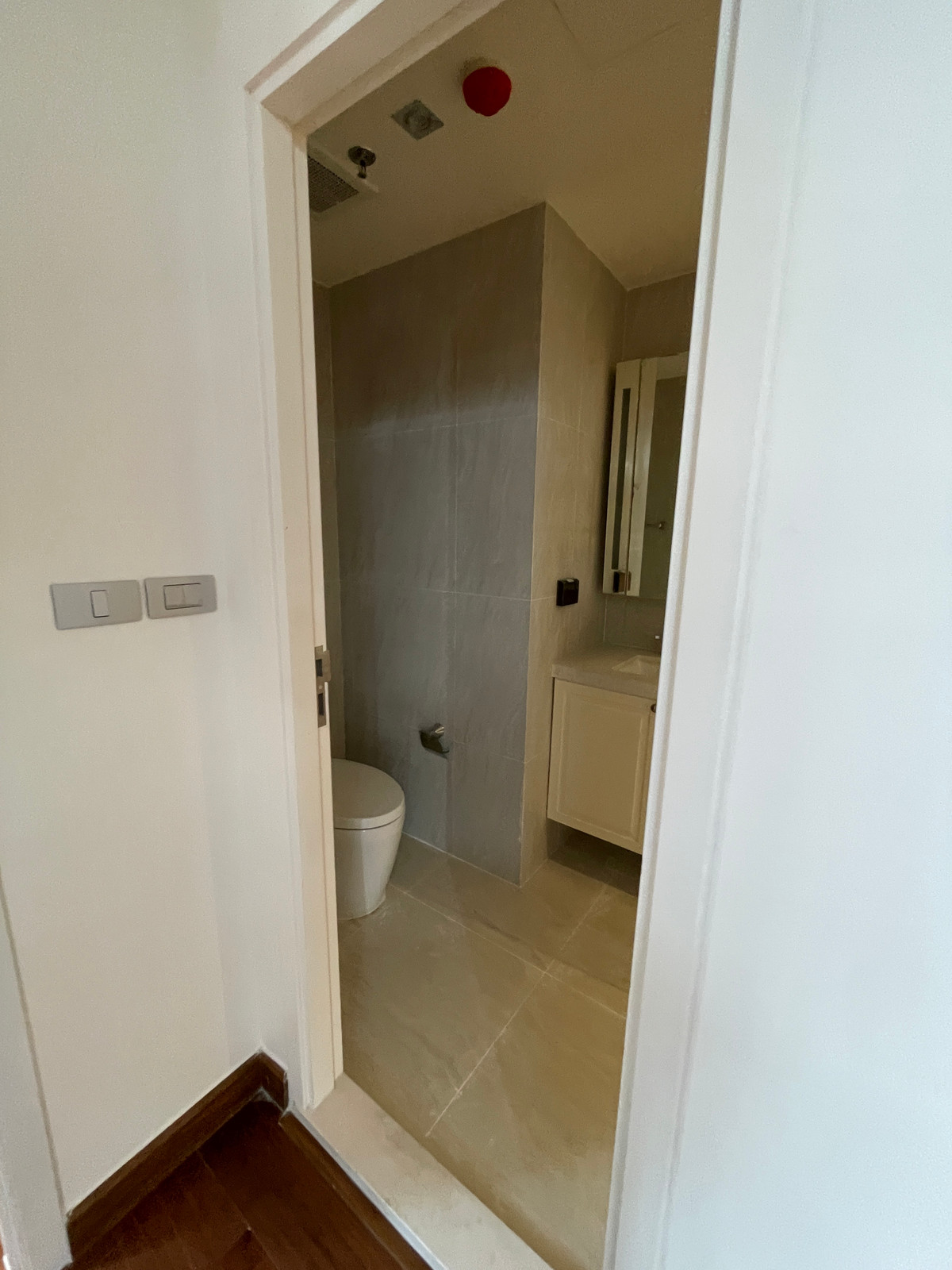 For SaleCondoSathorn, Narathiwat : [LAST UNIT - Beautiful view on the 15th floor] 2 Bed, wide width, Rare Item! Altitude Symphony Charoenkrung | near Shrewsbury, only 400 m. Unit 2 bedrooms, 2 bathrooms with the most perfect layout (Type C2) on the 15th floor, receiving a northeastern city