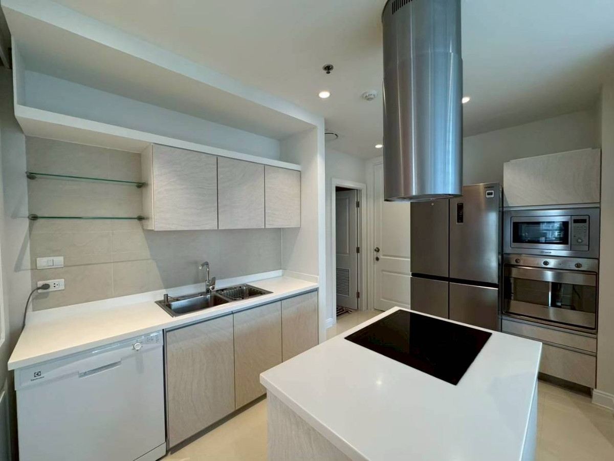 ให้เช่าคอนโดวิทยุ ชิดลม หลังสวน : เช่า 3 ห้องนอน 3 ห้องน้ำ แอทธินี เรสซิเด้นซ์