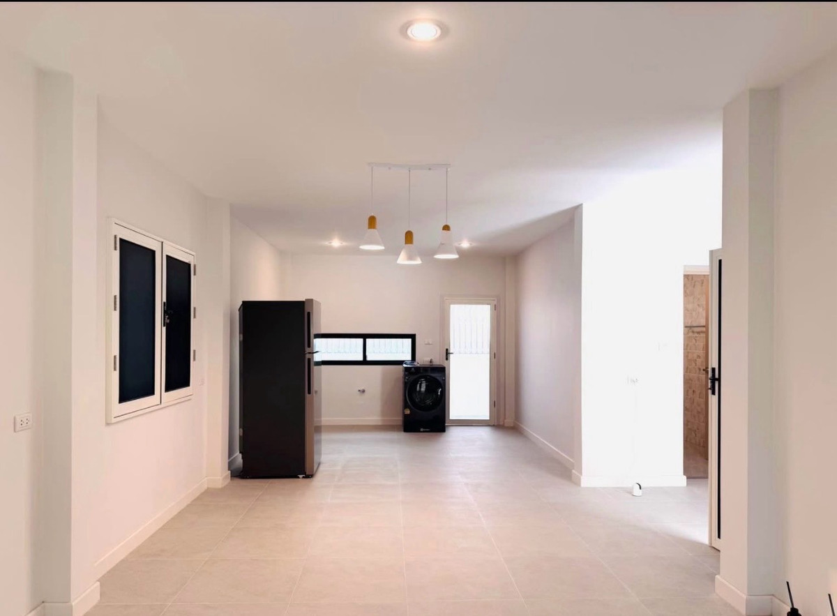 For RentHouseRatchadapisek, Huaikwang, Suttisan : Newly built single house, Huai Khwang, Ratchada Niwet (Meng Jai), 4 bedrooms, 4 bathrooms, parking for 7 cars, near KIS School🏫
