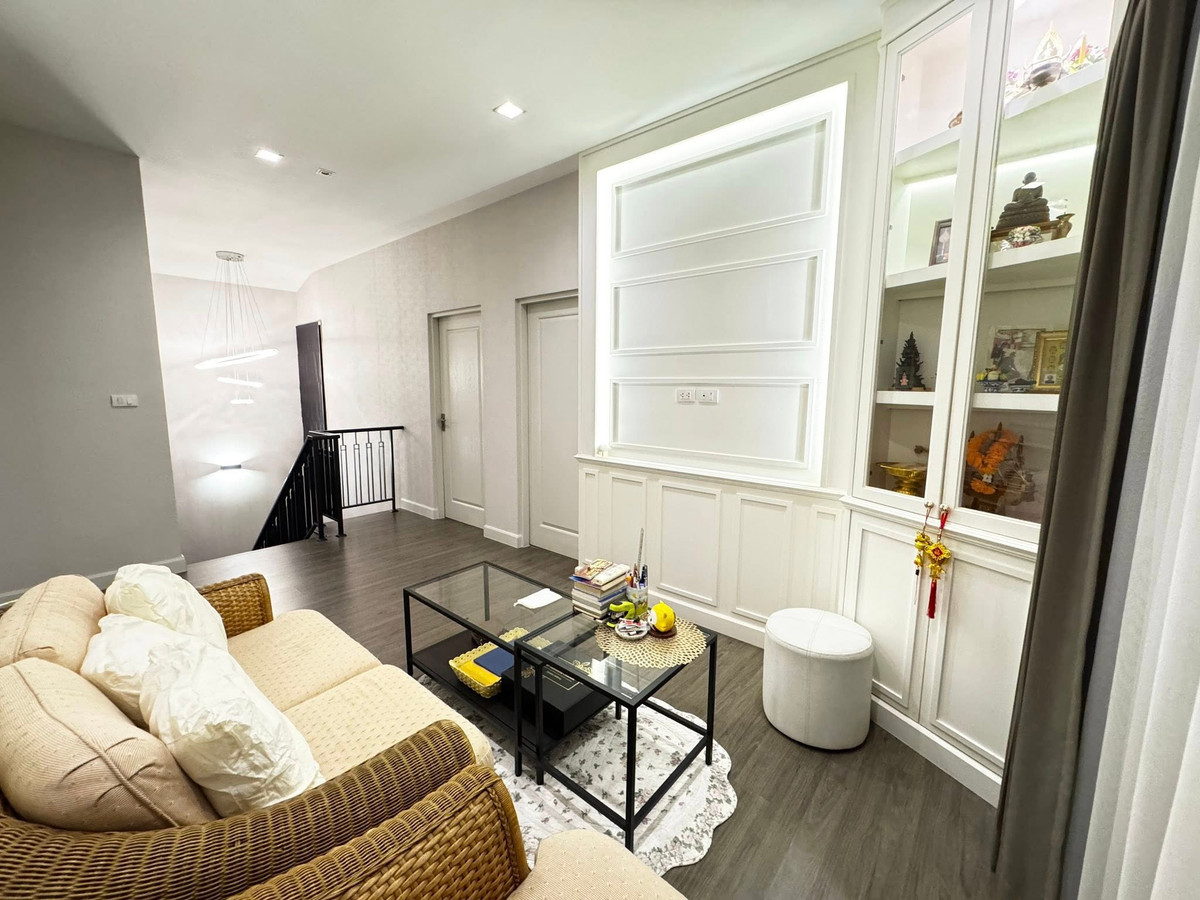 For RentHousePattanakan, Srinakarin : For rent, 53.39 sq m, 4 bedrooms, 4 bathrooms, 2-story detached house, Bangkok Boulevard Rama 9.