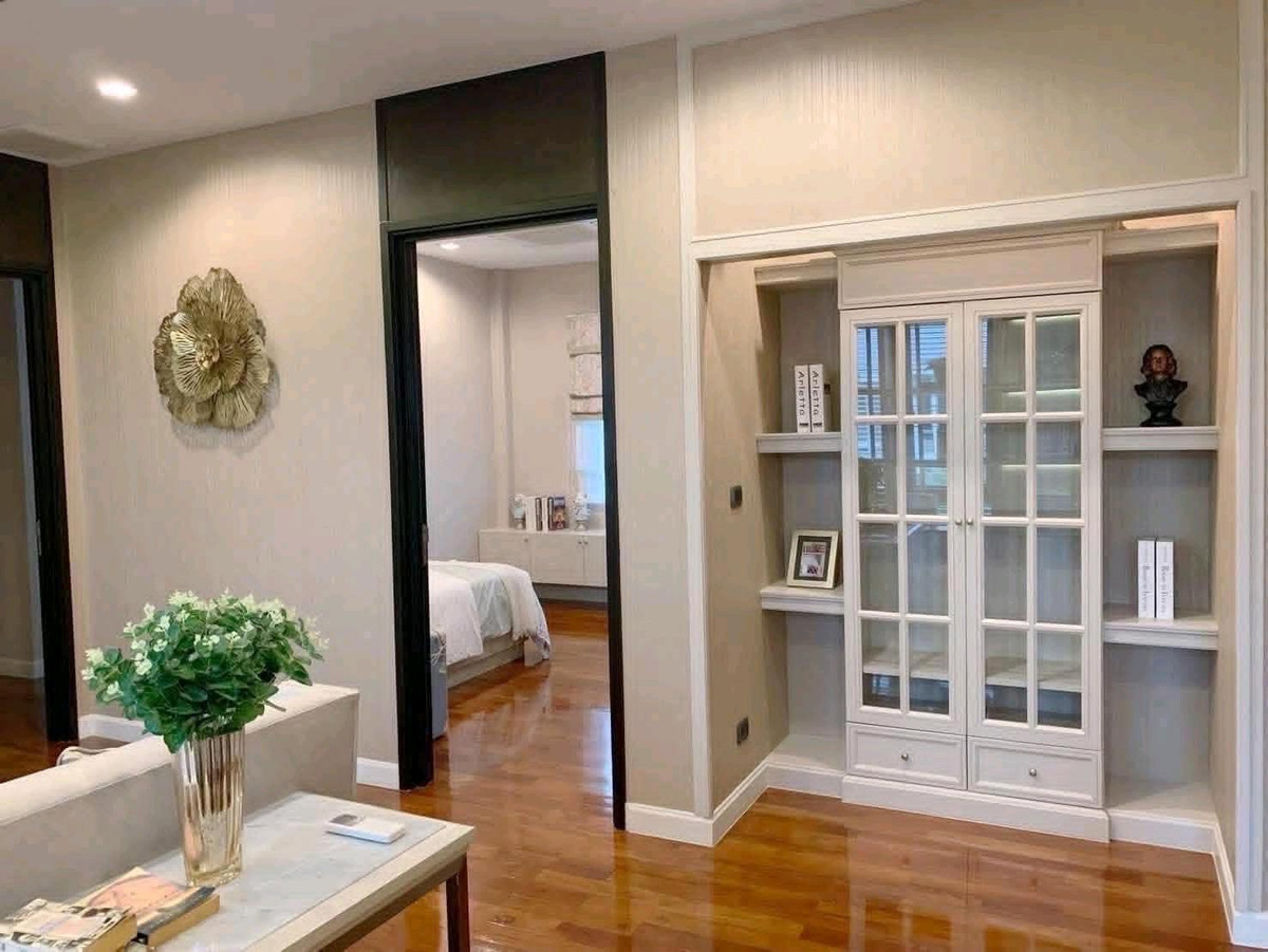 For RentHouseLadkrabang, Suwannaphum Airport : ✨🌊 Luxury detached house With private swimming pool, corner house, wide area, quiet and private atmosphere.