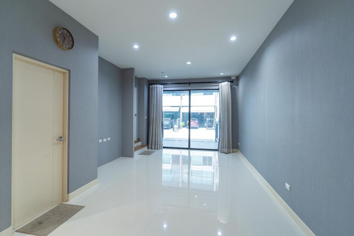 For RentTownhomePattanakan, Srinakarin : Single house for rent Baan Klang Muang The Edition Rama 9 - Krungthep Kreetha, near Big C, Kheha Romklao, only 7 minutes.