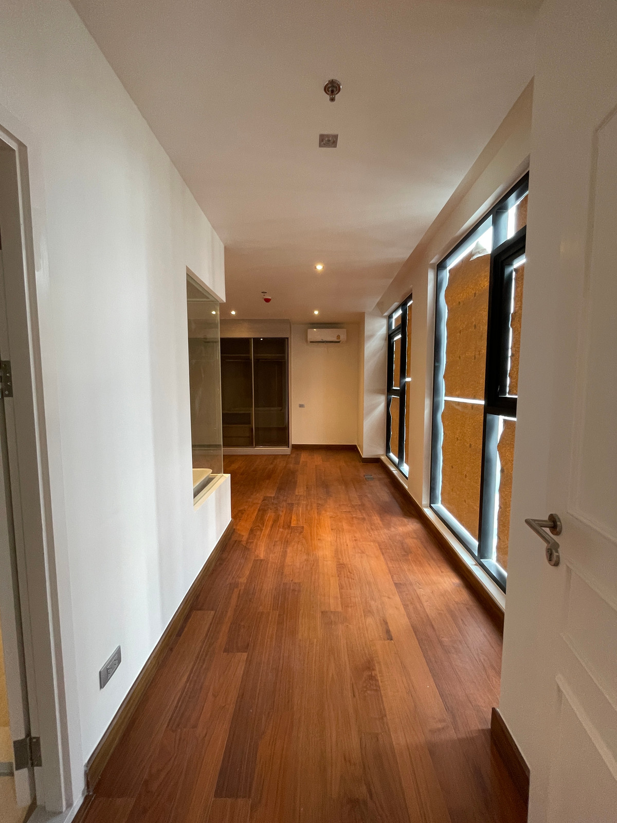 For SaleCondoSathorn, Narathiwat : [LAST UNIT - Beautiful view on the 15th floor] 2 Bed, wide width, Rare Item! Altitude Symphony Charoenkrung | near Shrewsbury, only 400 m. Unit 2 bedrooms, 2 bathrooms with the most perfect layout (Type C2) on the 15th floor, receiving a northeastern city