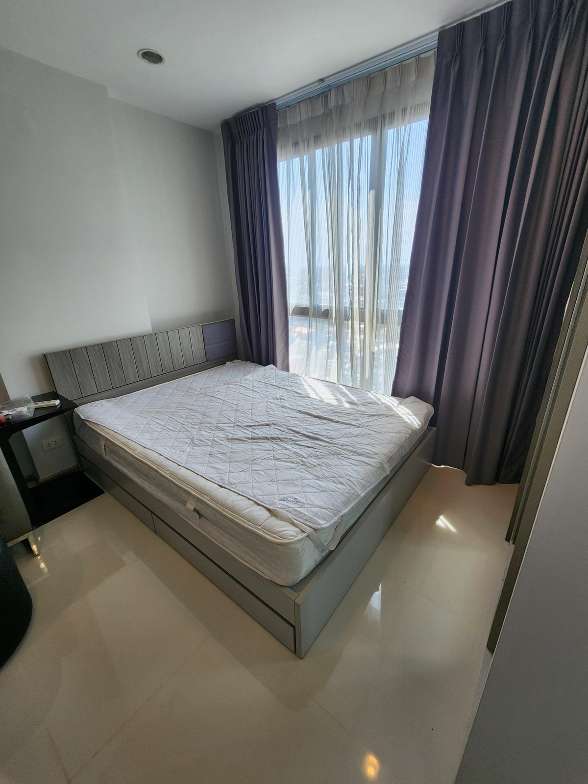 For SaleCondoThaphra, Talat Phlu, Wutthakat : Condo for sale Ideo Sathorn Thapra (Ideo sathorn thapra), next to BTS Pho Nimit, 300 meters, with furniture, 1.65 million baht.