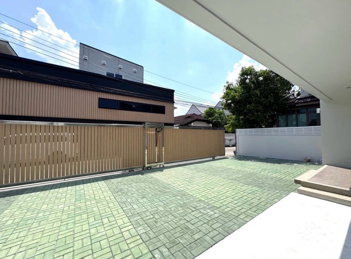 For RentHouseRatchadapisek, Huaikwang, Suttisan : Newly built single house, Huai Khwang, Ratchada Niwet (Meng Jai), 4 bedrooms, 4 bathrooms, parking for 7 cars, near KIS School🏫
