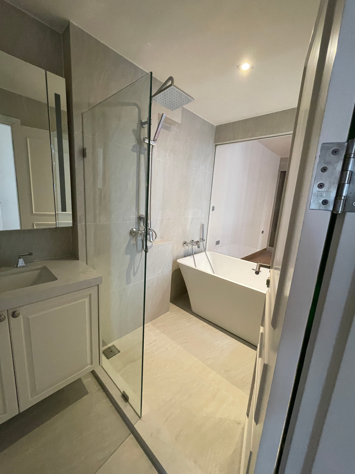 For SaleCondoSathorn, Narathiwat : [LAST UNIT - Beautiful view on the 15th floor] 2 Bed, wide width, Rare Item! Altitude Symphony Charoenkrung | near Shrewsbury, only 400 m. Unit 2 bedrooms, 2 bathrooms with the most perfect layout (Type C2) on the 15th floor, receiving a northeastern city