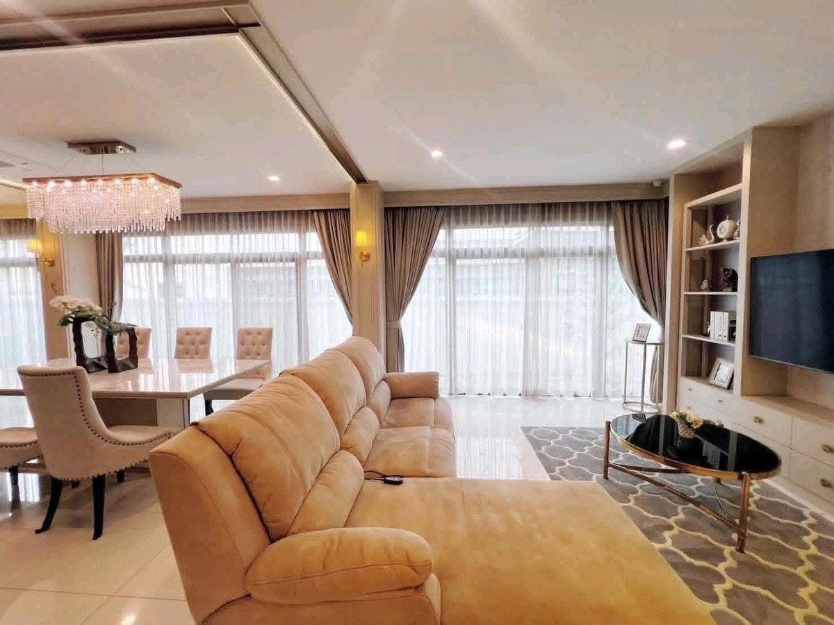 For RentHouseLadkrabang, Suwannaphum Airport : ✨🌊 Luxury detached house With private swimming pool, corner house, wide area, quiet and private atmosphere.