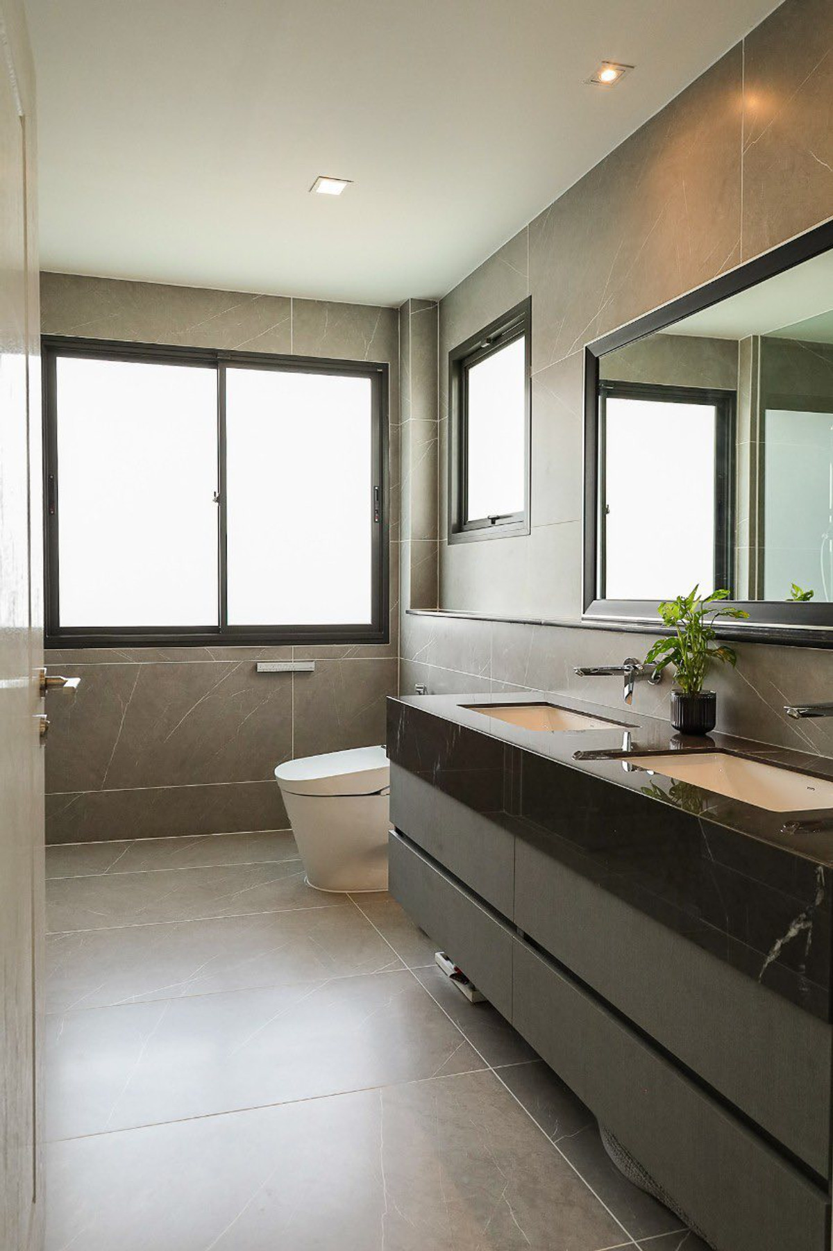 For SaleHouseLadkrabang, Suwannaphum Airport : Grand Bangkok Boulevard Krungthepkreetha / 5 Bedrooms (FOR SALE) BZD166