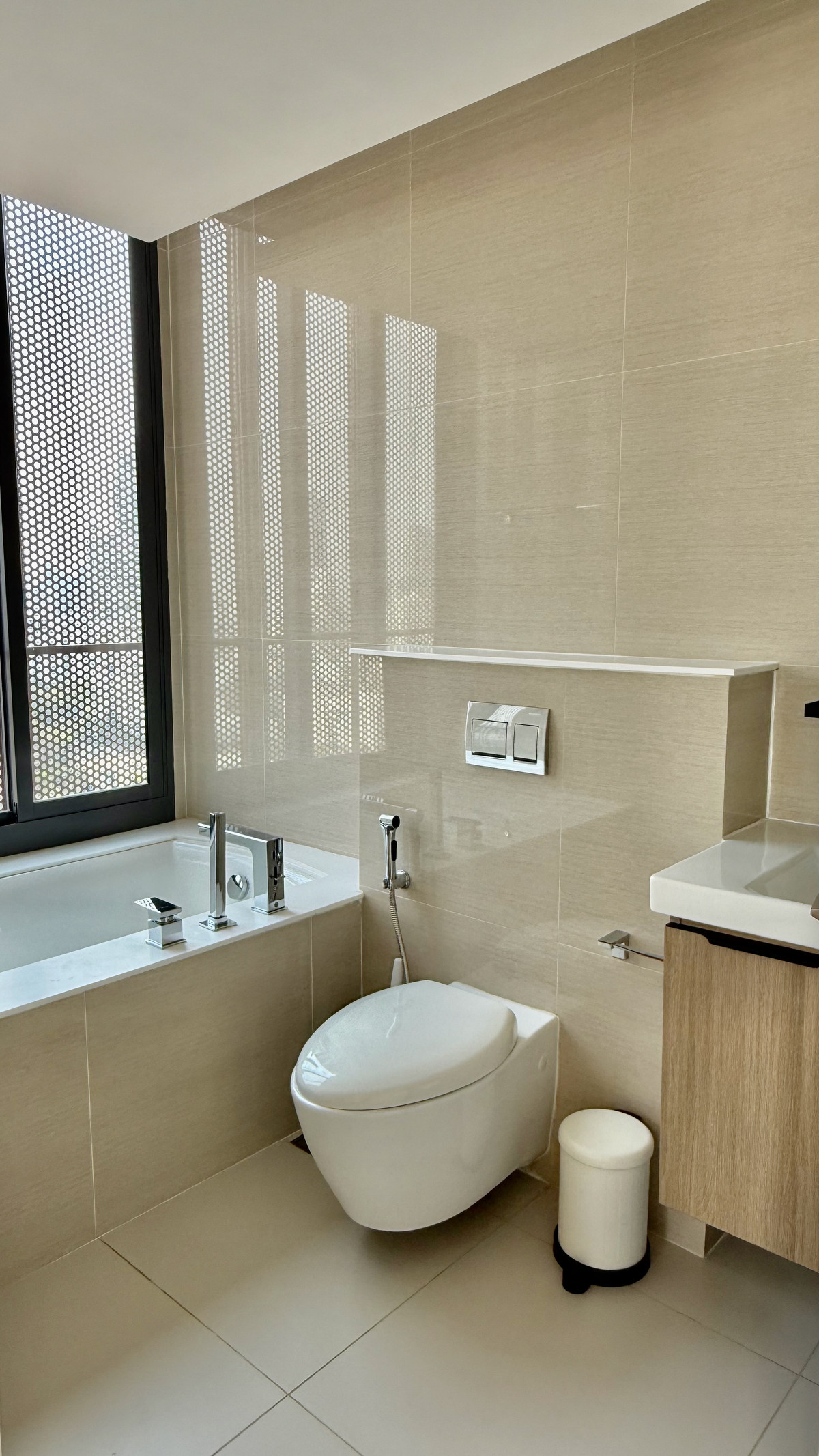 For RentCondoSukhumvit, Asoke, Thonglor : 🔥For Rent Now🔥 Circle Sukhumvit 31, 2-bedroom unit, stunning view, fully furnished, ready to move in. Near BTS Phrom Phong and MRT Asoke.