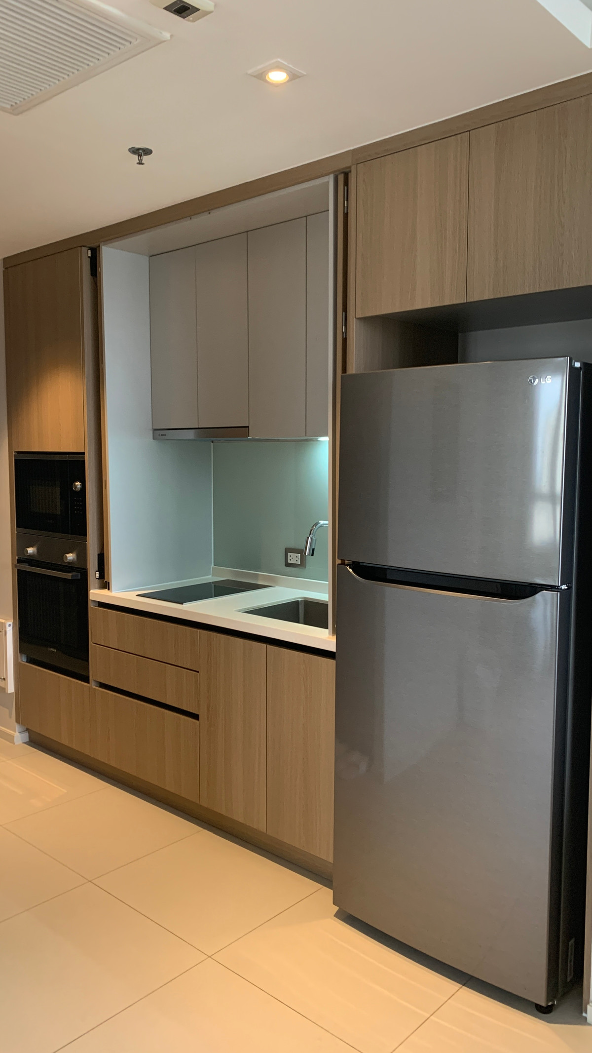 For RentCondoSukhumvit, Asoke, Thonglor : 🔥For Rent Now🔥 Circle Sukhumvit 31, 2-bedroom unit, stunning view, fully furnished, ready to move in. Near BTS Phrom Phong and MRT Asoke.