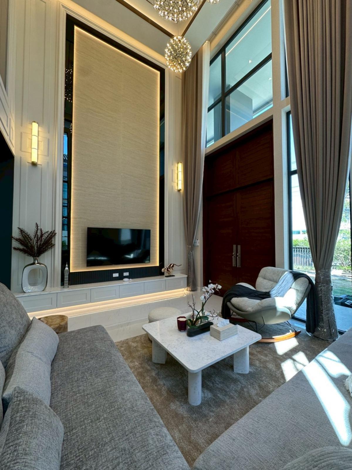 For SaleHouseLadkrabang, Suwannaphum Airport : Fully Furnished Modern Mansion | 600 sqm | Prime Access to Sukhumvit