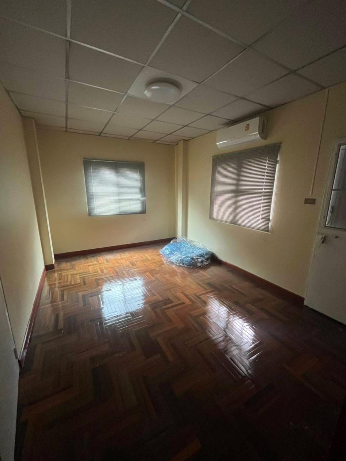 ขายบ้านปิ่นเกล้า จรัญสนิทวงศ์ : ขายบ้านแฝด 2 ชั้นซอยแก้วเงินแก้วทอง 44  ห้องมุม บางขุนศรี เขต บางกอกน้อย กรุงเทพ CX-148330