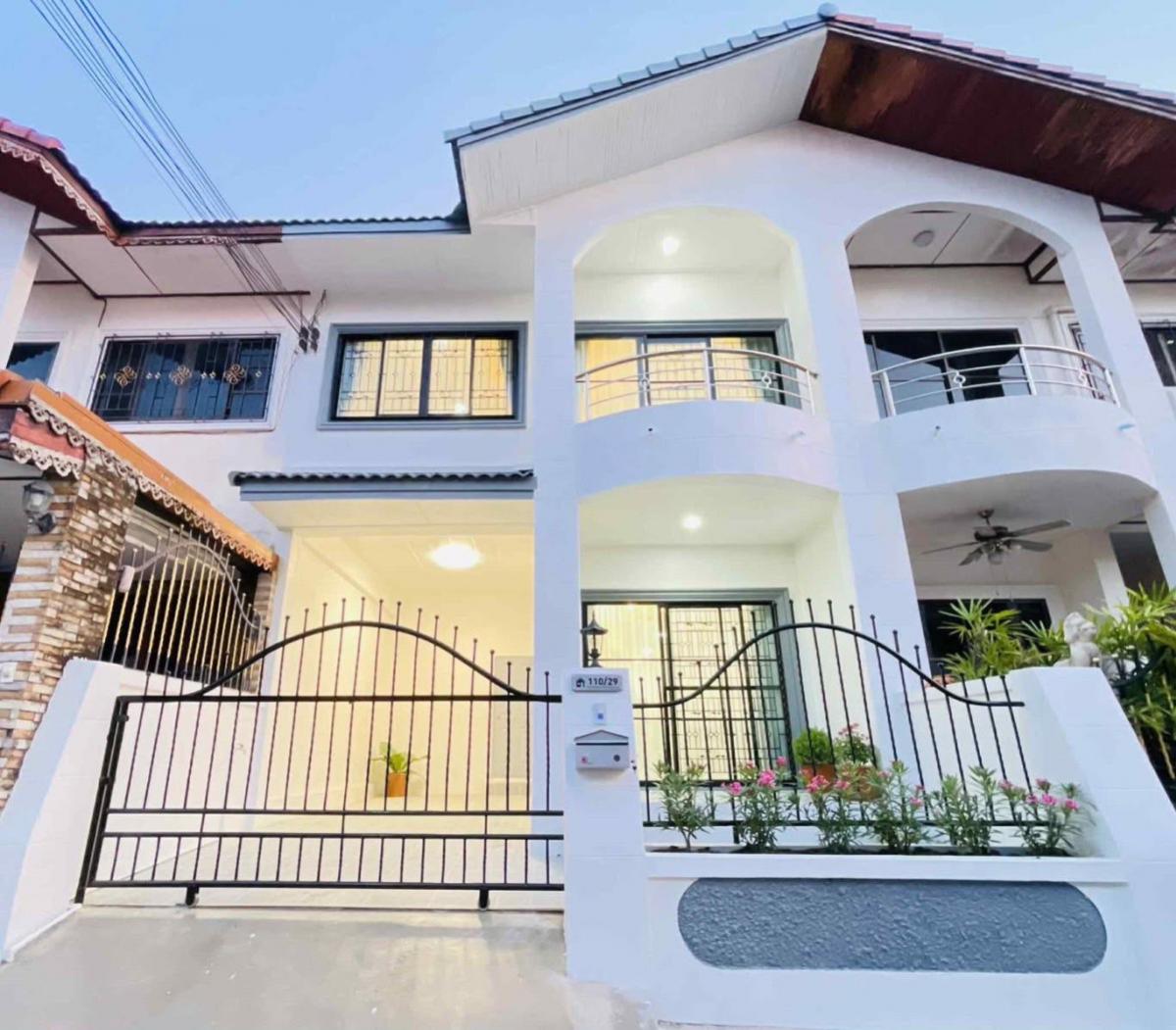 For SaleTownhomePattaya, Bangsaen, Chonburi : For Sale Townhouse/Townhome  , Eakmongkol 5/1 , newly renovated , Mueang Phata , Bang Lamung , Chon Buri , CX-148036
