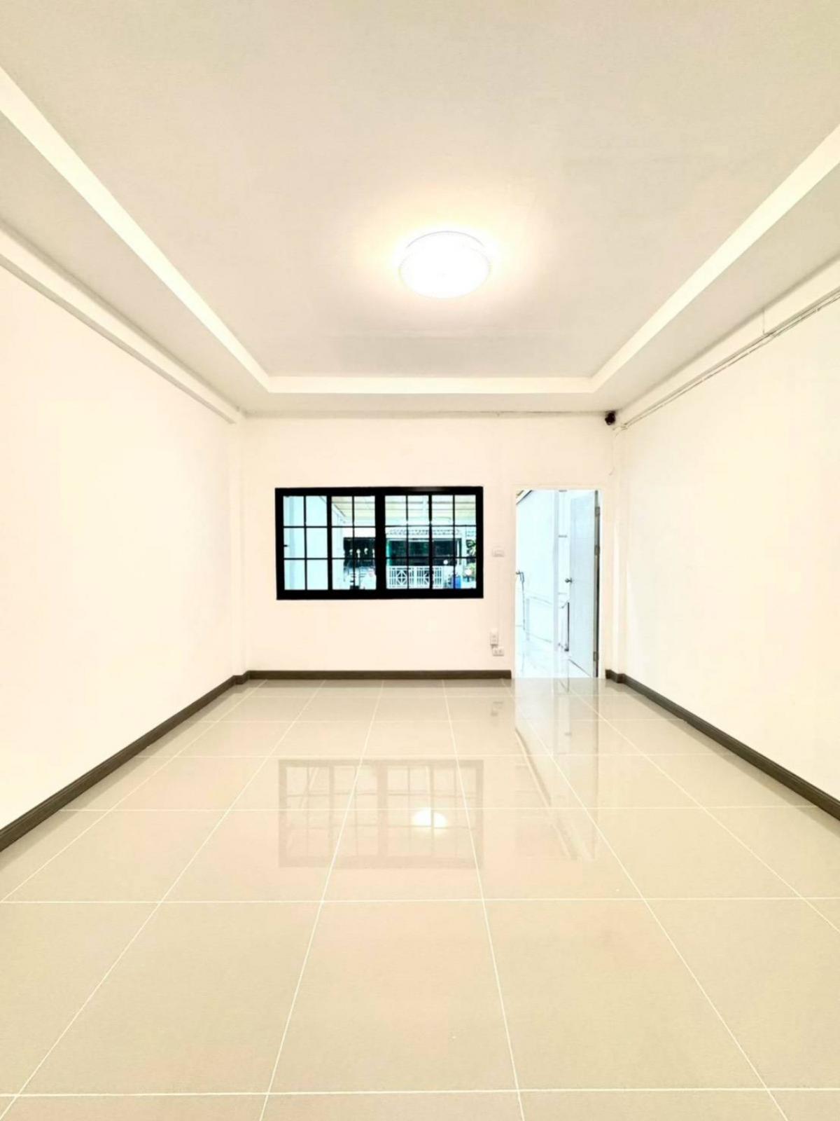 For SaleTownhomeSamut Prakan,Samrong : For Sale Townhouse/Townhome  , Lally Ville 2 Srinakarin - Teparak , Phraek Sa Mai , Mueang Samut Prakan , Samut Prakarn , CX-148408