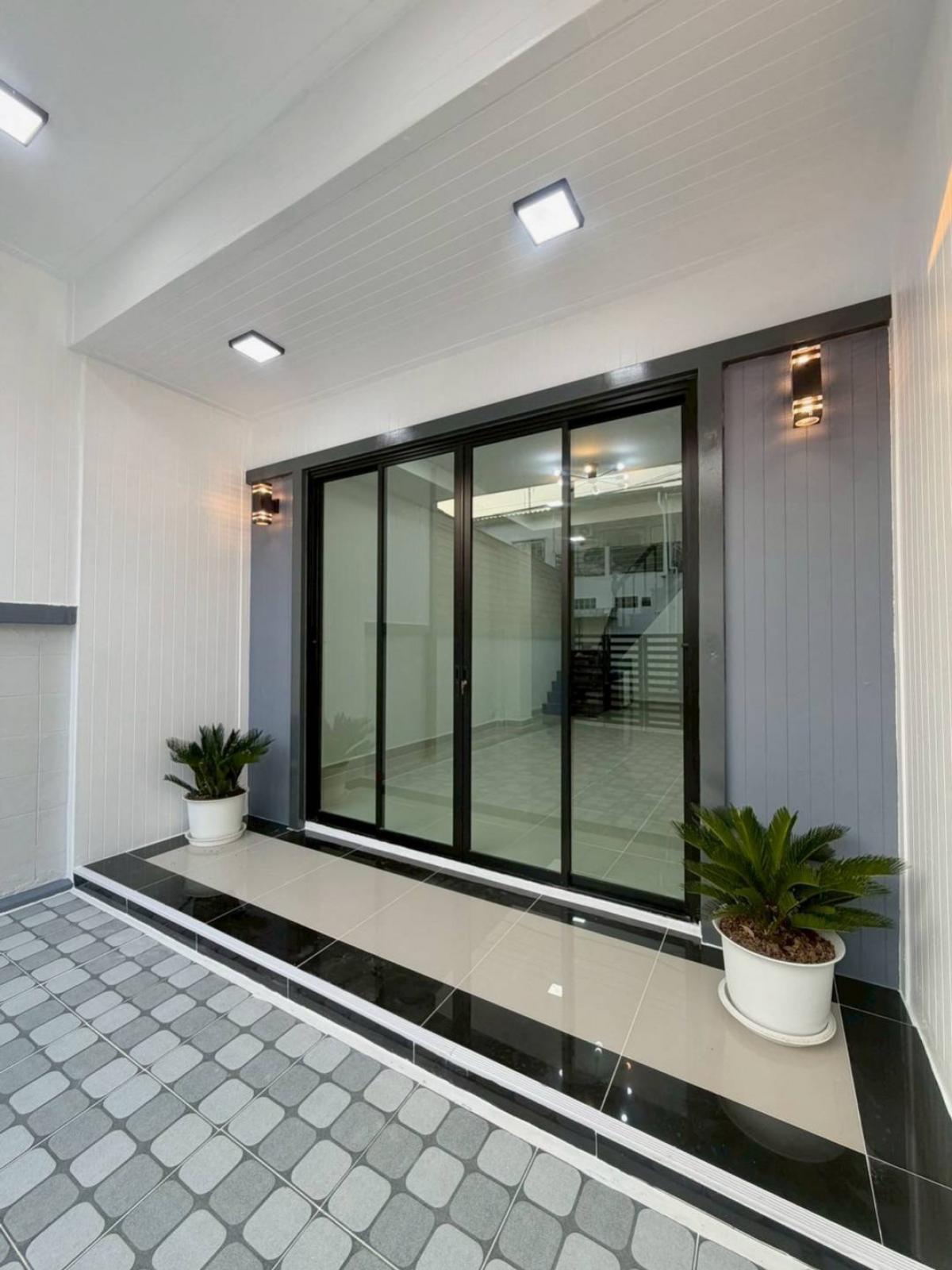 ขายทาวน์โฮมนนทบุรี บางใหญ่ บางบัวทอง : ขายอมาตย วิลล่า รีโนเวทใหม่ ท่าทราย เมืองนนทบุรี นนทบุรี CX-148990 (S)